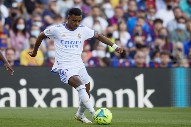 Mùa này, Rodrygo cũng kịp cán mốc 5 bàn ở Champions League, góp phần giúp Real Madrid vào bán kết giải đấu.