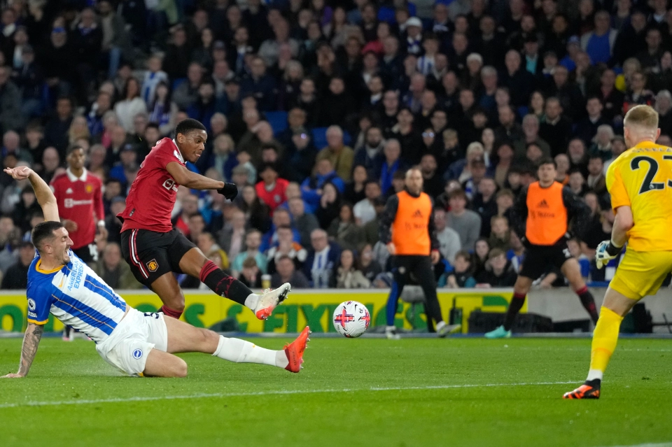 Ảnh bài viết "Giỏi hơn Weghorst, nên đá chính trong mọi trận đấu của Man Utd"
