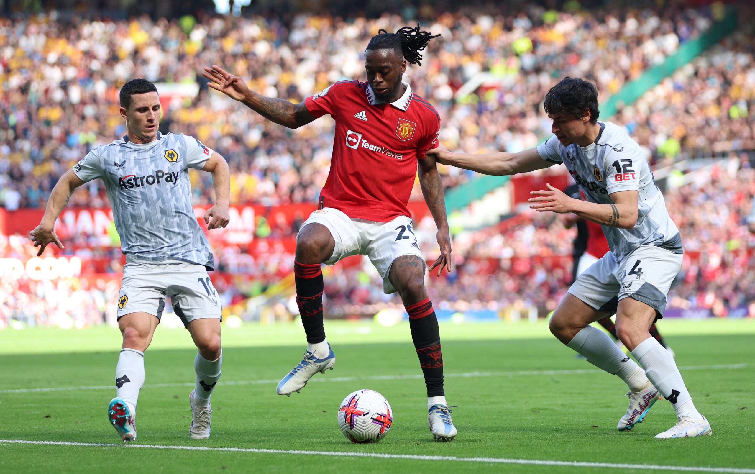 Nhưng tình hình sau đó trở nên tồi tệ. Wan-Bissaka không cải thiện bản thân đủ để đáp ứng mức phí 50 triệu bảng mà đội bóng bỏ ra.