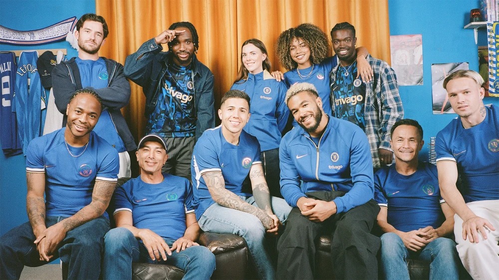 Lần công bố áo đấu này đặc biệt có sự xuất hiện của hai cựu danh thủ Dennis Wise và Robeto Di Matteo.