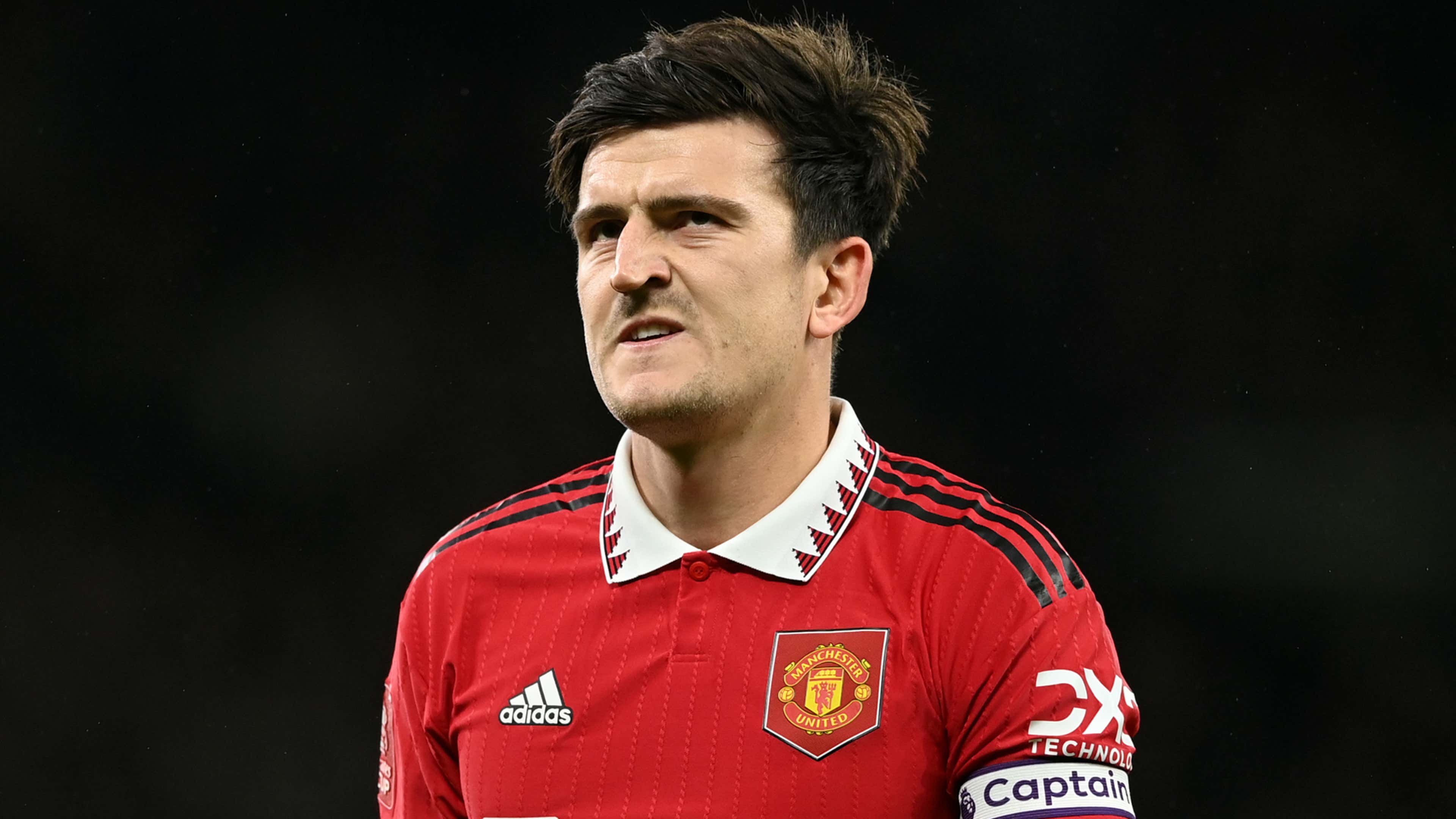 Harry Maguire giờ chỉ còn là lựa chọn thứ yếu trong đội hình. Man Utd muốn bán Maguire để thu về 40 triệu bảng, qua đó trang trải thêm chi phí chuyển nhượng.