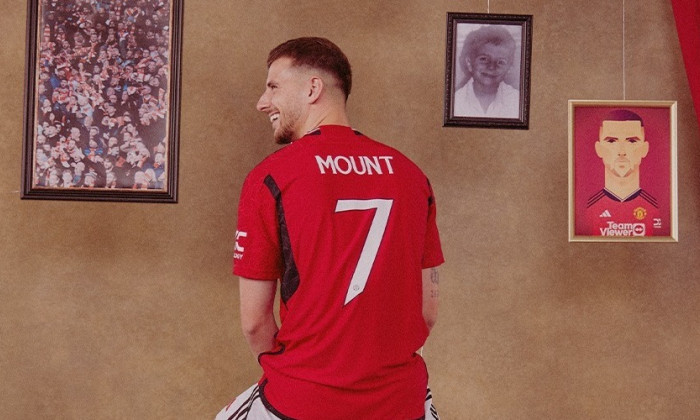 Man Utd nhanh chóng chiêu mộ được Mason Mount với giá 60 triệu bảng (~70 triệu euro) kèm phụ phí.