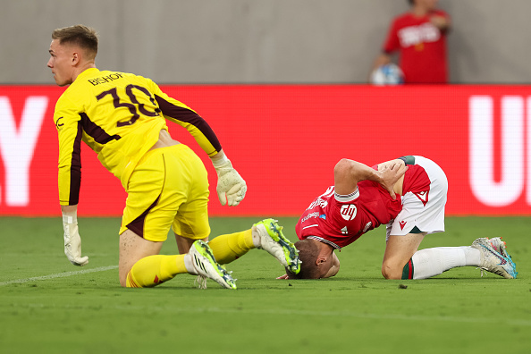 Ảnh bài viết Nam tài tử 'Deadpool' phản ứng khi cầu thủ Wrexham nhập viện ở trận gặp M.U