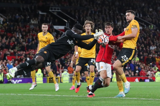 Ở đó, Wolves tung ra tới 23 cú sút, riêng thủ môn Andre Onana phải trổ tài cứu bóng tới 6 lần.