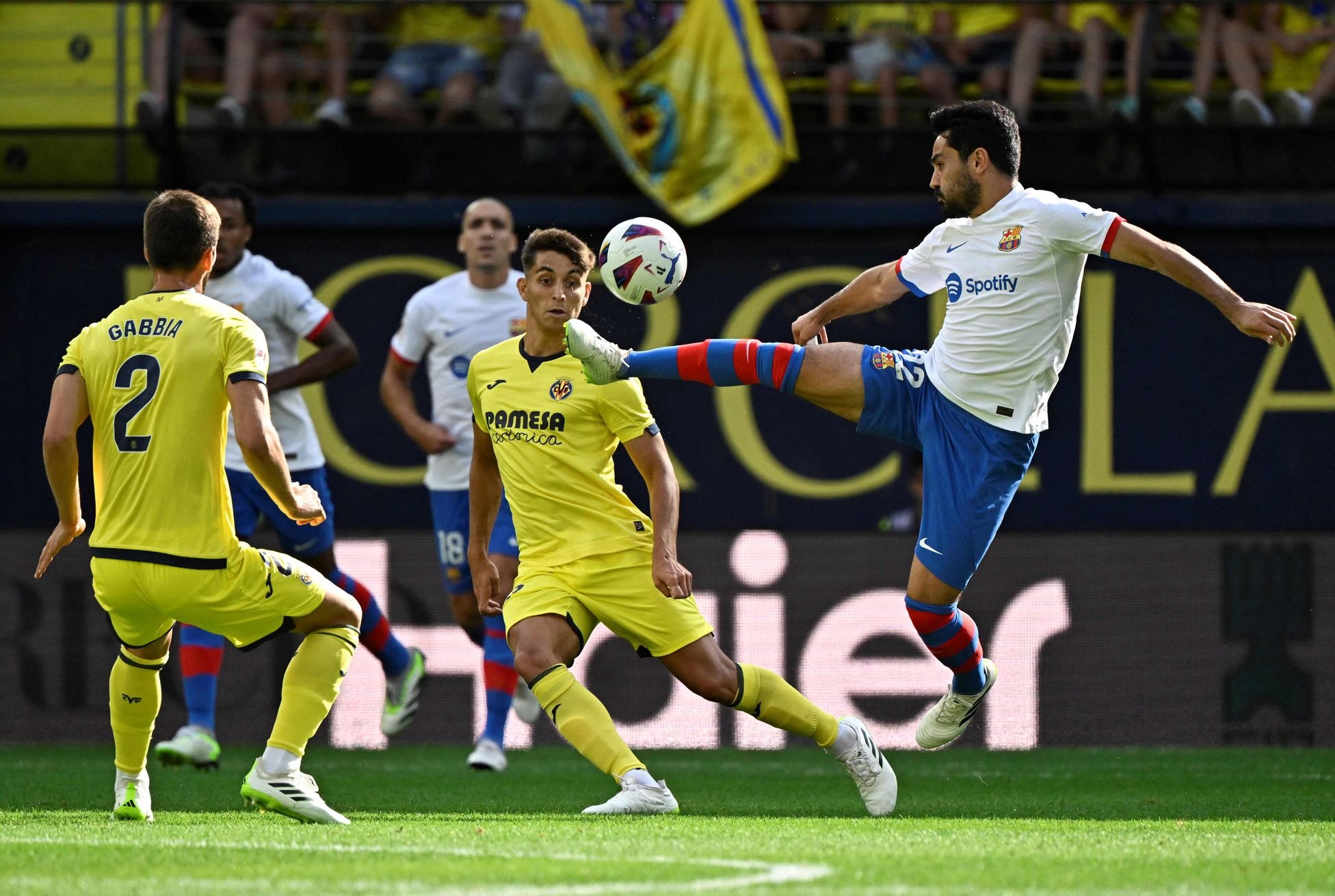 Ảnh bài viết Barca và Villarreal rượt đuổi tỷ số trong trận cầu 7 bàn