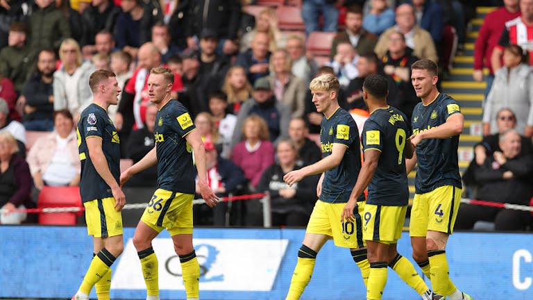 Sau đó là quãng thời gian ác mộng dành cho Sheffield United. Chích chòe ghi thêm 2 bàn để khép lại hiệp một với tỷ số 3-0.