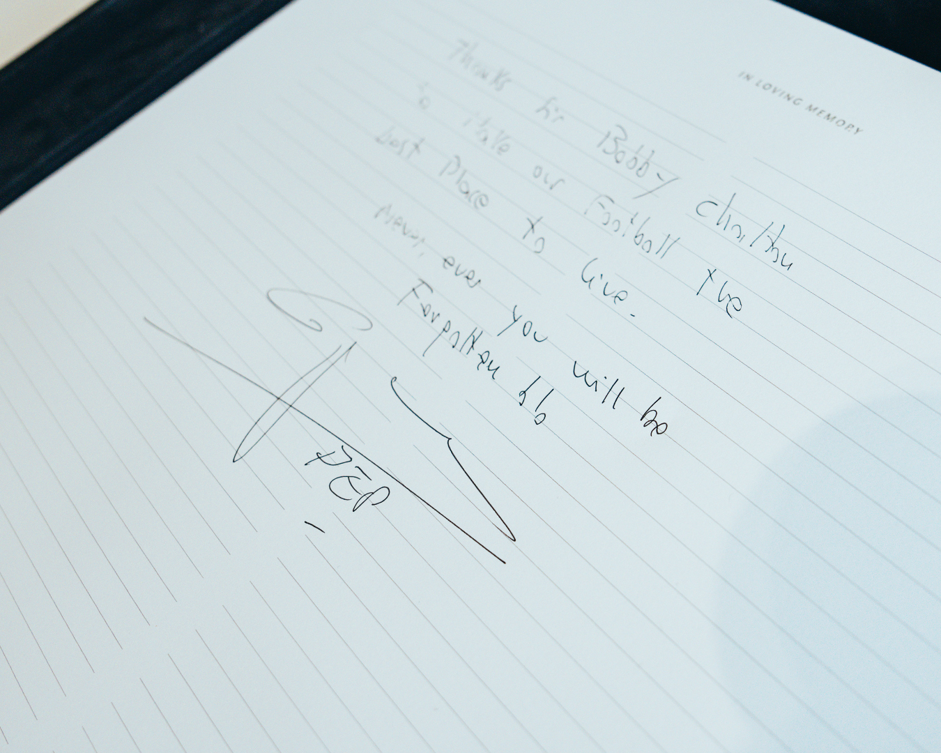 Lời nhắn của Guardiola dành cho Bobby Charlton.