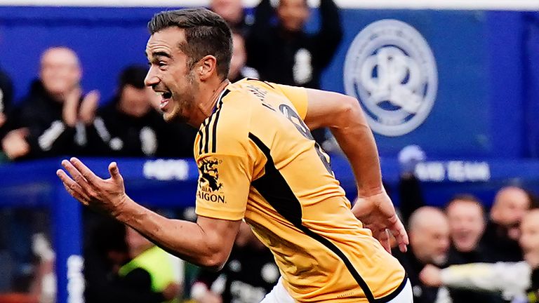 Chung cuộc, Leicester City hạ QPR với tỷ số 2-1 để tiếp tục duy trì vị trí số một trên BXH Championship.