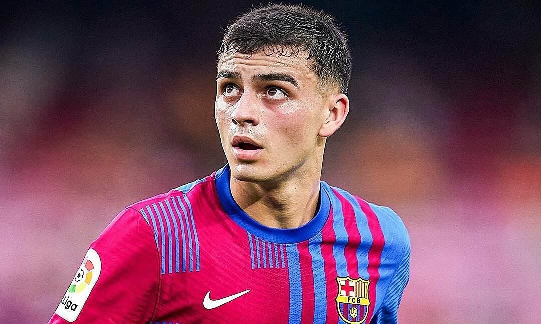 4. Pedri. Tiền vệ người Tây Ban Nha nổi bật bởi lối chơi sáng tạo, thi đấu cháy hết mình, khả năng chuyền bóng, kết nối hàng tiền vệ. Pedri trở thành trung tâm trong lối chơi của Barcelona.