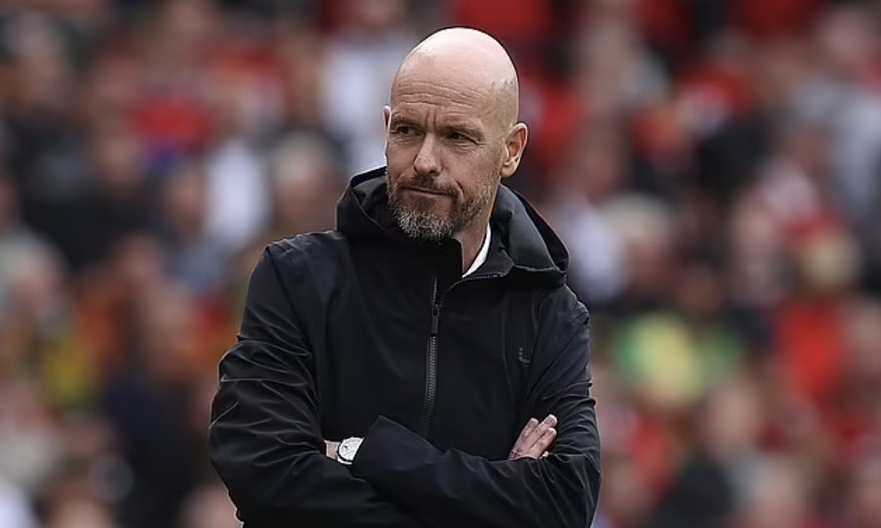 Ten Hag bị chỉ trích vì chiêu mộ hàng loạt cầu thủ từng thi đấu ở Giải VĐQG Hà Lan.