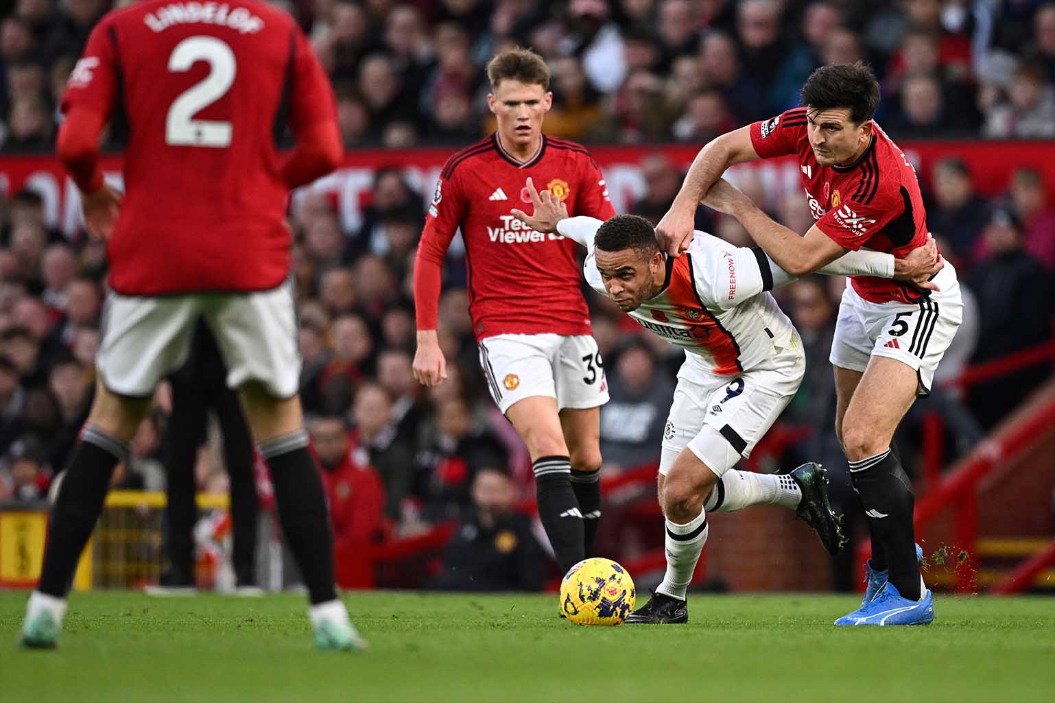 Ảnh bài viết "Cậu ấy đang chơi cho Man Utd, không phải Hull hay Leicester"