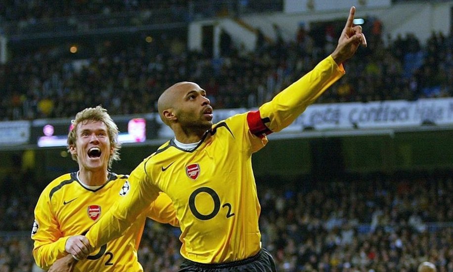 1. Thierry Henry: "Ronaldo là cầu thủ vĩ đại nhất từng chơi bóng ở Premier League, nhưng Henry mới là cầu thủ Premier League vĩ đại nhất mọi thời đại," 90min nhận định. Huyền thoại Arsenal khẳng định tên tuổi ở xứ sở sương mù với 5 mùa giải liên tiếp ghi từ 20 bàn trở lên.