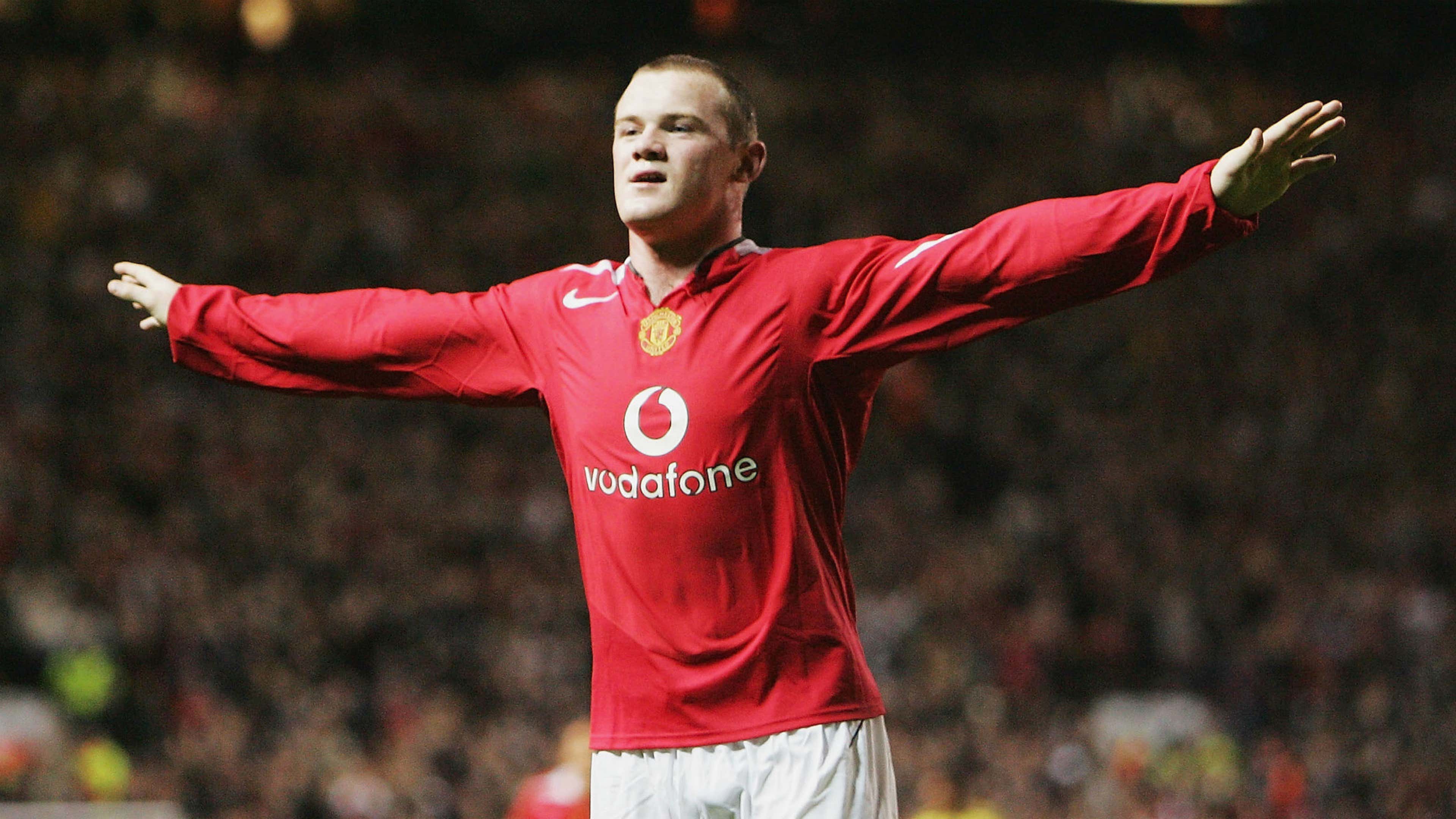 3. Wayne Rooney: Thời điểm treo giày, Rooney là chân sút vĩ đại nhất lịch sử Man Utd và tuyển Anh. Rooney là hình mẫu về sự ổn định trong thời gian dài ở Premier League. Anh ghi từ 10 bàn trở lên với số mùa kỷ lục (12 mùa). "Gã Shrek" làm điều này ngay cả khi phải nhường đất diễn cho các tiền đạo khác của Quỷ đỏ.