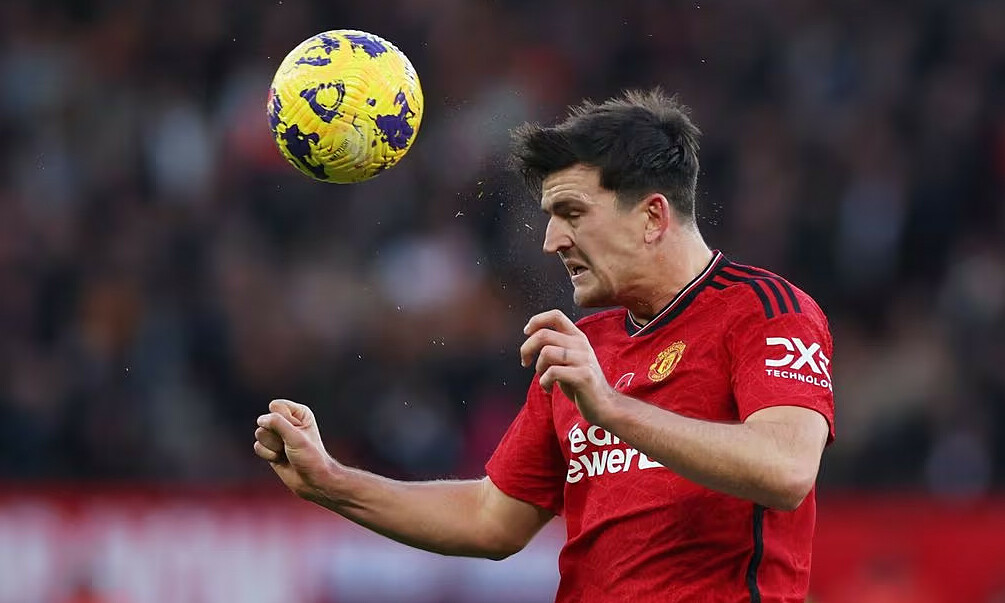 Trung vệ: Harry Maguire. Phong độ xuất sắc giúp Maguire đánh bật Raphael Varane lên băng ghế dự bị. Trung vệ người Anh chiếm niềm tin từ Ten Hag với khả năng không chiến, phân phối bóng được cải thiện đáng kể.