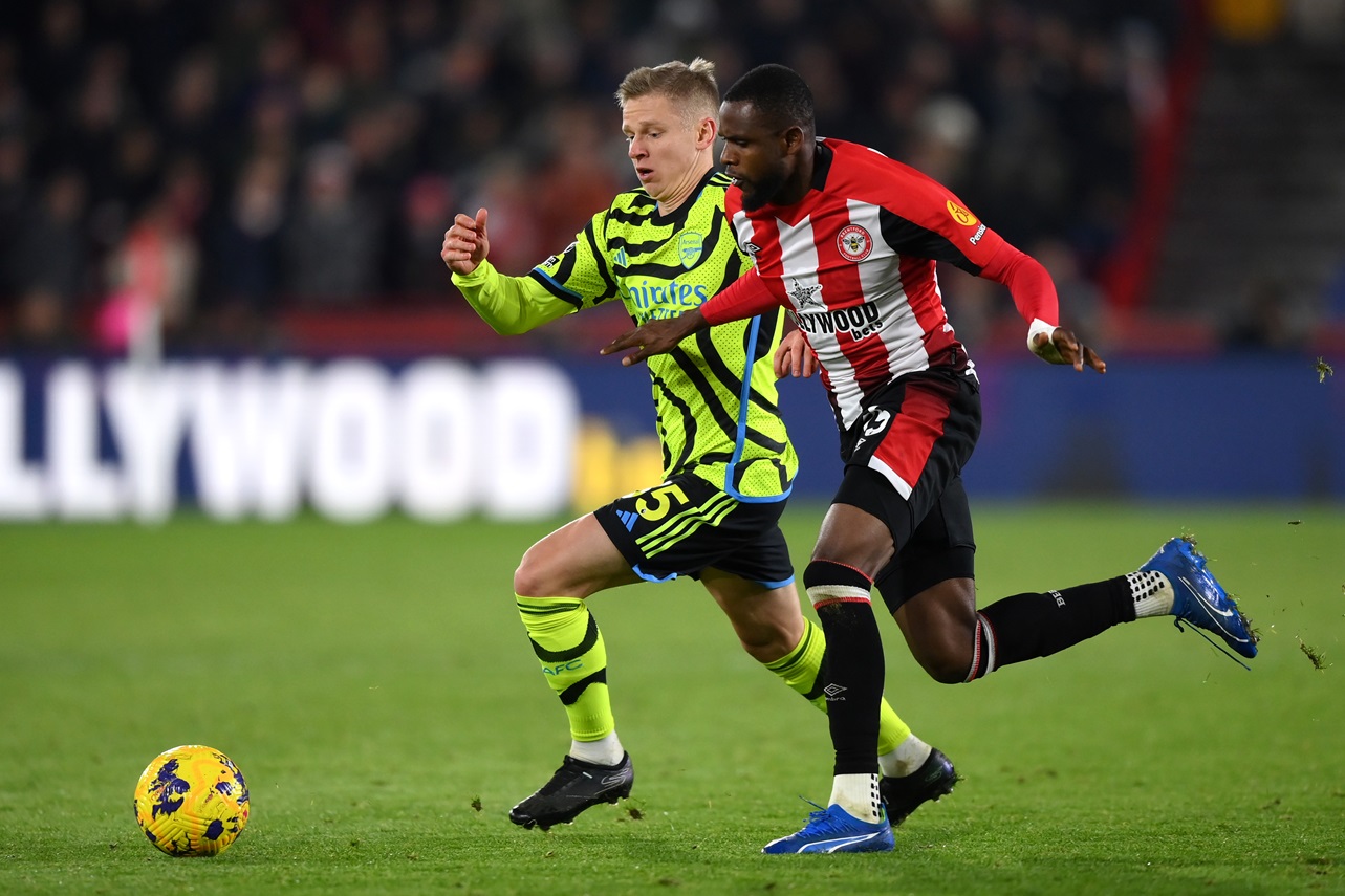 Trước đó ở phút 77, Zinchenko lao người phá bóng ngay trên vạch vôi trước cú đánh đầu cực mạnh của Bryan Mbeumo.