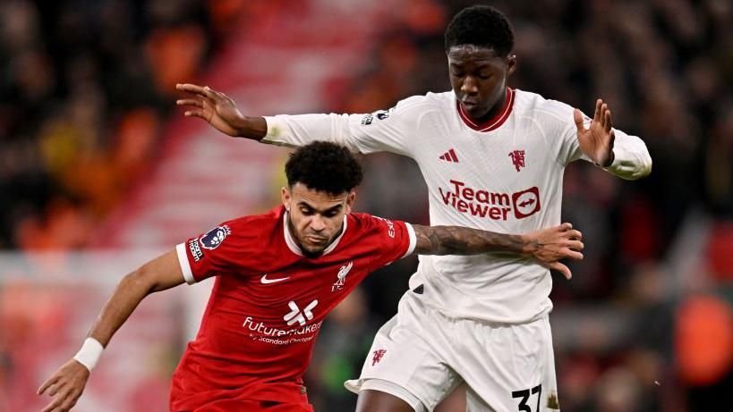 Mainoo có trận đấu khá tốt trước Liverpool.