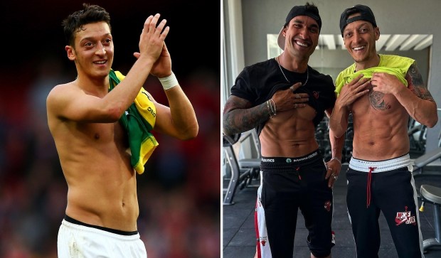 Không còn là thân hình mảnh khảnh, Mesut Ozil thường xuyên đăng tải những bức ảnh khoe cơ bắp và tập luyện trong phòng thể hình.
