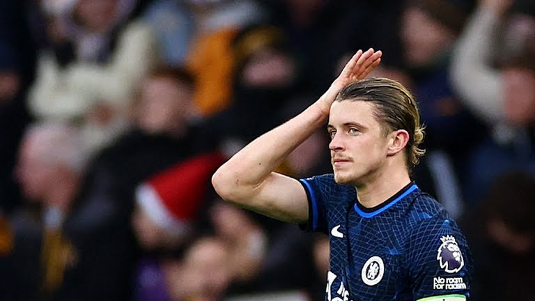 Ở vòng 18 Premier League, Chelsea có chuyến làm khách tới sân của Wolves. The Blues tiếp tục để lại một màn trình diễn kém cỏi khác.