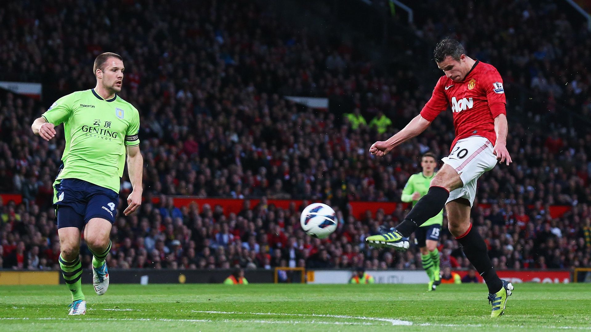 Khoảnh khắc mà Van Persie nhắc tới là khi anh tung cú volley ghi bàn trong chiến thắng 3-0 trước Aston Villa, qua đó giúp Man Utd đăng quang Premier League mùa 2012/13. Tới nay, đây là danh hiệu gần nhất của Quỷ đỏ.
