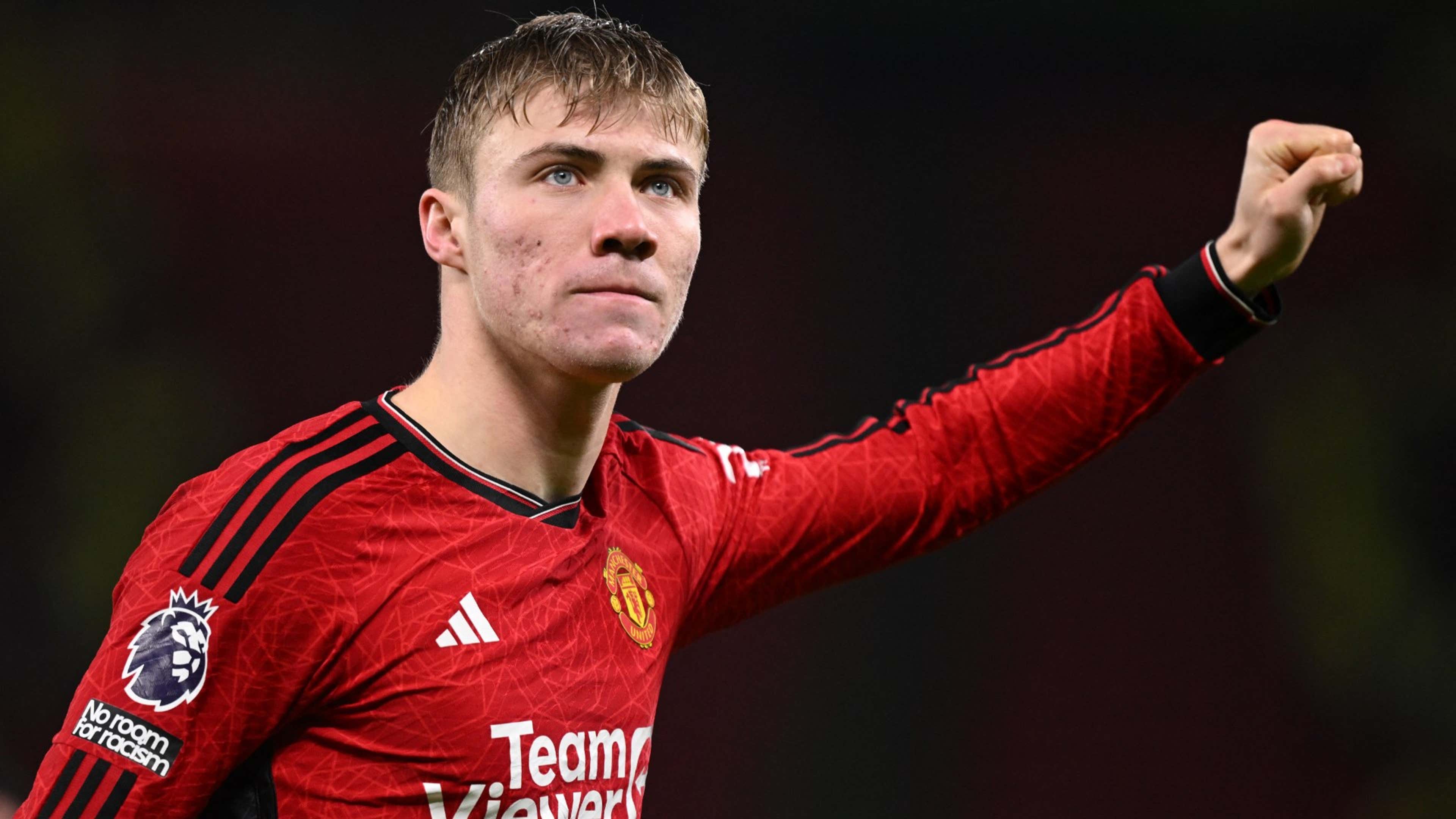 Rasmus Hojlund còn non kinh nghiệm và không có người chia lửa.