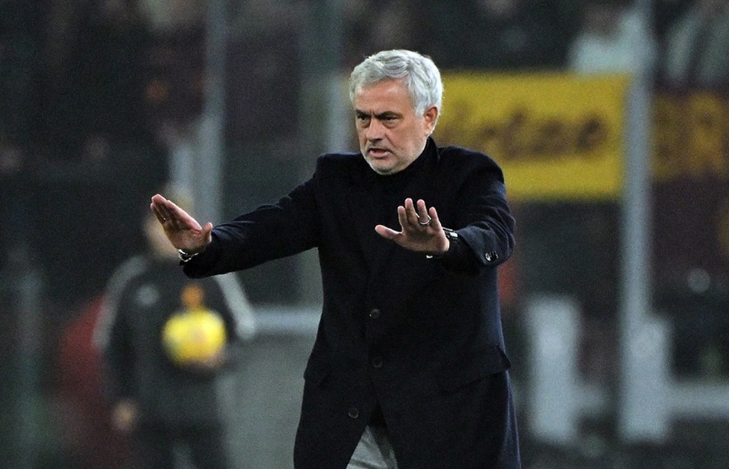 Ảnh bài viết Mourinho: "Nếu tôi yêu cầu Lukaku đá trung vệ, cậu ta sẽ chơi luôn"