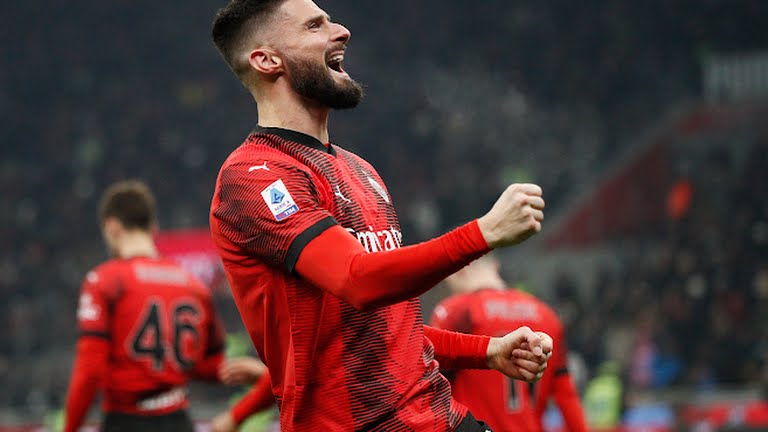 Giroud lại là ngôi sao của trận đấu.