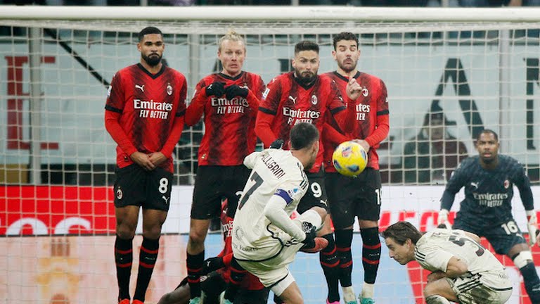 Ngược lại, Roma chỉ thắng 1, hòa 2 và thua tới 5 ở 8 trận gần nhất rời xa Olimpico. Do đó, Milan được dự đoán sẽ hạ gục Roma.