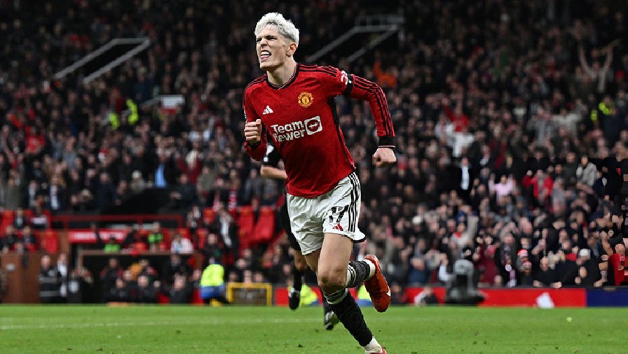Theo đó, cú đúp của Alejandro Garnacho và bàn thắng của tiền đạo người Đan Mạch giúp Man Utd giành chiến thắng thuyết phục với tỷ số 3-0.