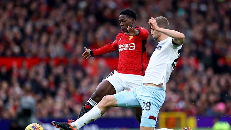 Man Utd có khởi đầu chậm chạp khi tiếp đón West Ham trên sân nhà Old Trafford thuộc khuôn khổ vòng 23 Premier League.