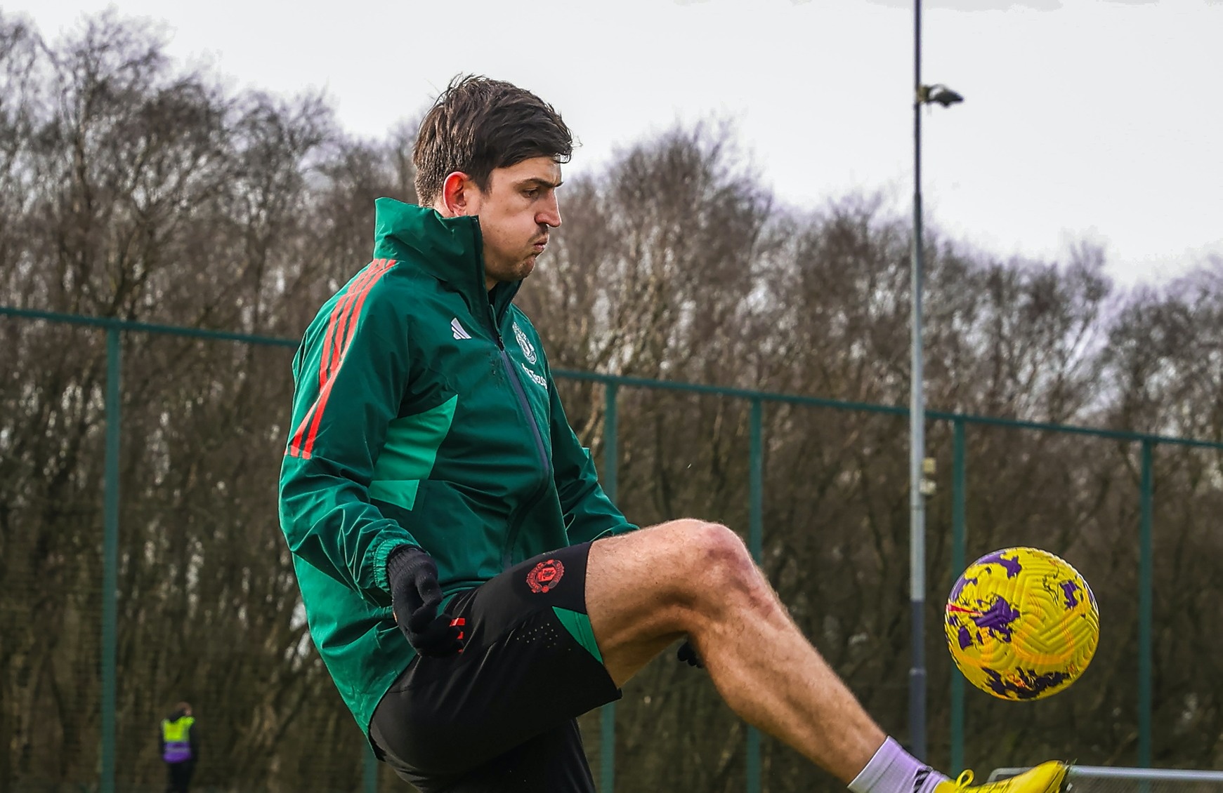 Trong khi đó, Harry Maguire cũng đã lành lặn chấn thương. Nhìn chung, Quỷ đỏ không quá lo lắng dù gặp tổn thất lớn với trường hợp của Martinez.