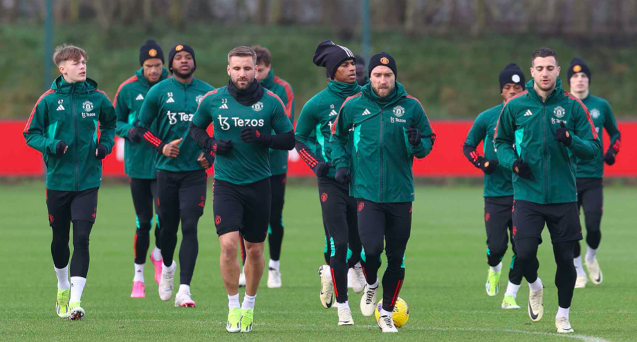 Man Utd chào đón loạt trụ cột trở lại tập luyện. Ở buổi tập trước đó, ban huấn luyện chủ yếu thiết kế dành cho dàn cầu thủ dự bị trước West Ham.