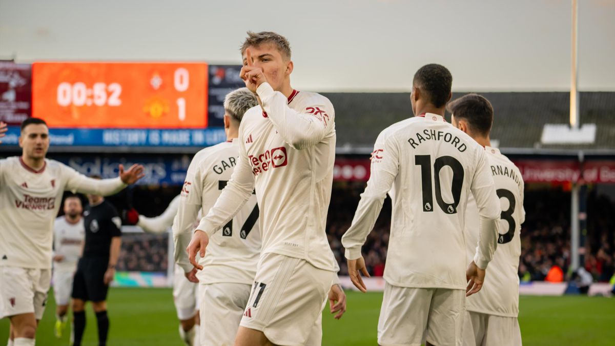 Man Utd đang bay cao. Đối đầu Luton Town ở vòng 25 Premier League, đội chủ sân Old Trafford giành chiến thắng với tỷ số 2-1.