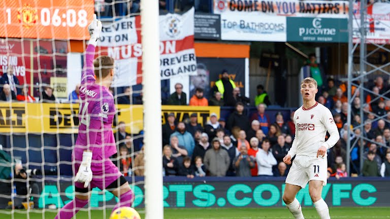 Tuy nhiên, Man Utd chỉ chơi hay trong khoảng 10 phút đầu. Nếu đội chủ nhà chắt chiu cơ hội tốt hơn, Quỷ đỏ phải trả giá đắt.