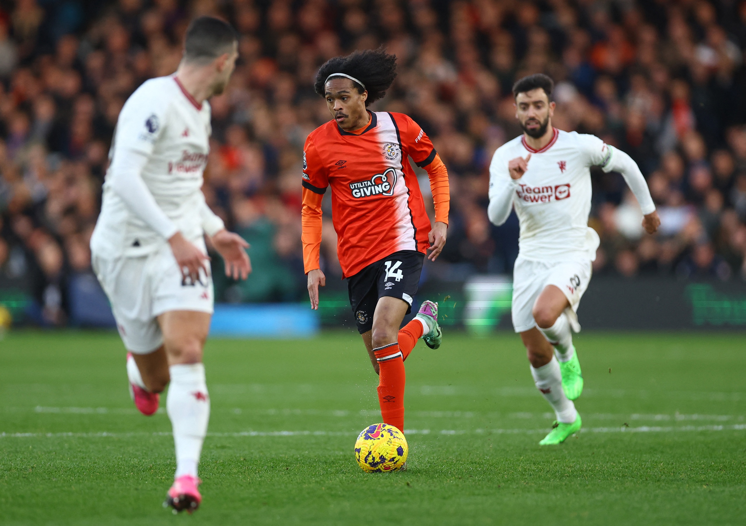 Man Utd tung ra tới 21 cú sút và 9 lần đưa bóng đi trúng đích, nhưng chỉ ghi 2 bàn. Nếu gặp một đối thủ khó chịu hơn, Quỷ đỏ có nguy cơ ôm hận.