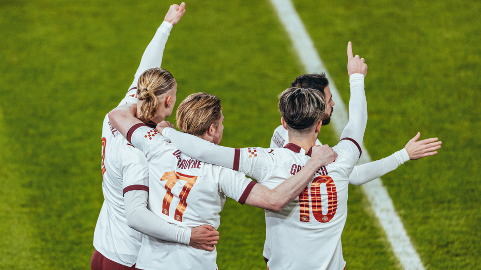 Trước khi hiệp một khép lại, Erling Haaland thực sự bùng nổ với cú hat-trick vào lưới đối thủ.