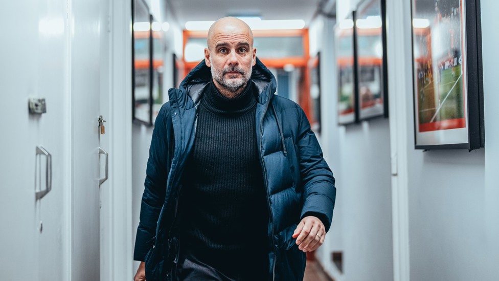 Bất chấp khởi đầu mùa giải mới chệch choạc, Man City vẫn còn nguyên cơ hội tái hiện cú ăn ba.