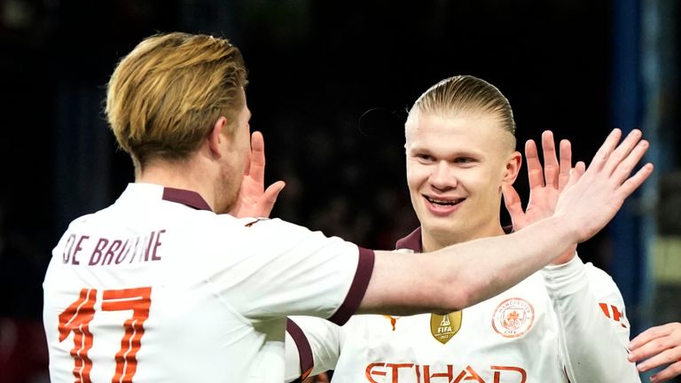 Những gì đội chủ nhà làm được chỉ là hai bàn thắng. Trận này, Man City tung ra 17 cú sút, song đưa bóng đi trúng đích tới 15 lần - một hiệu suất quá khủng.