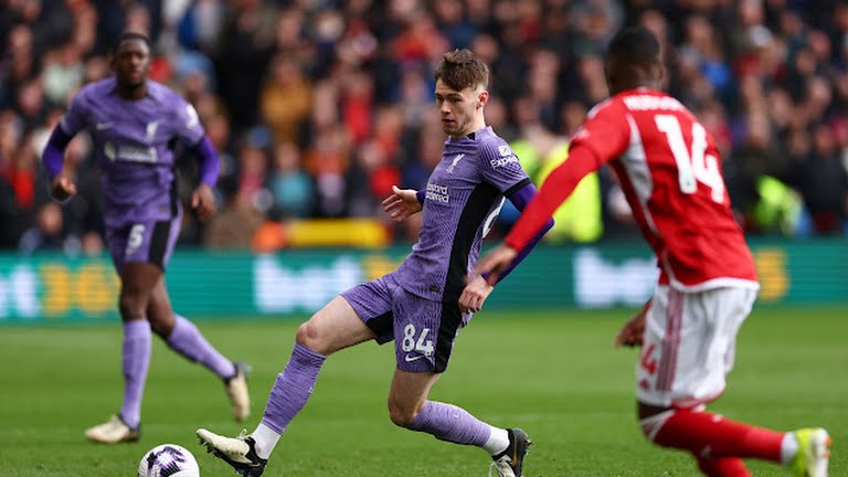 Liverpool chưa thể xuyên phá khung thành đối thủ.