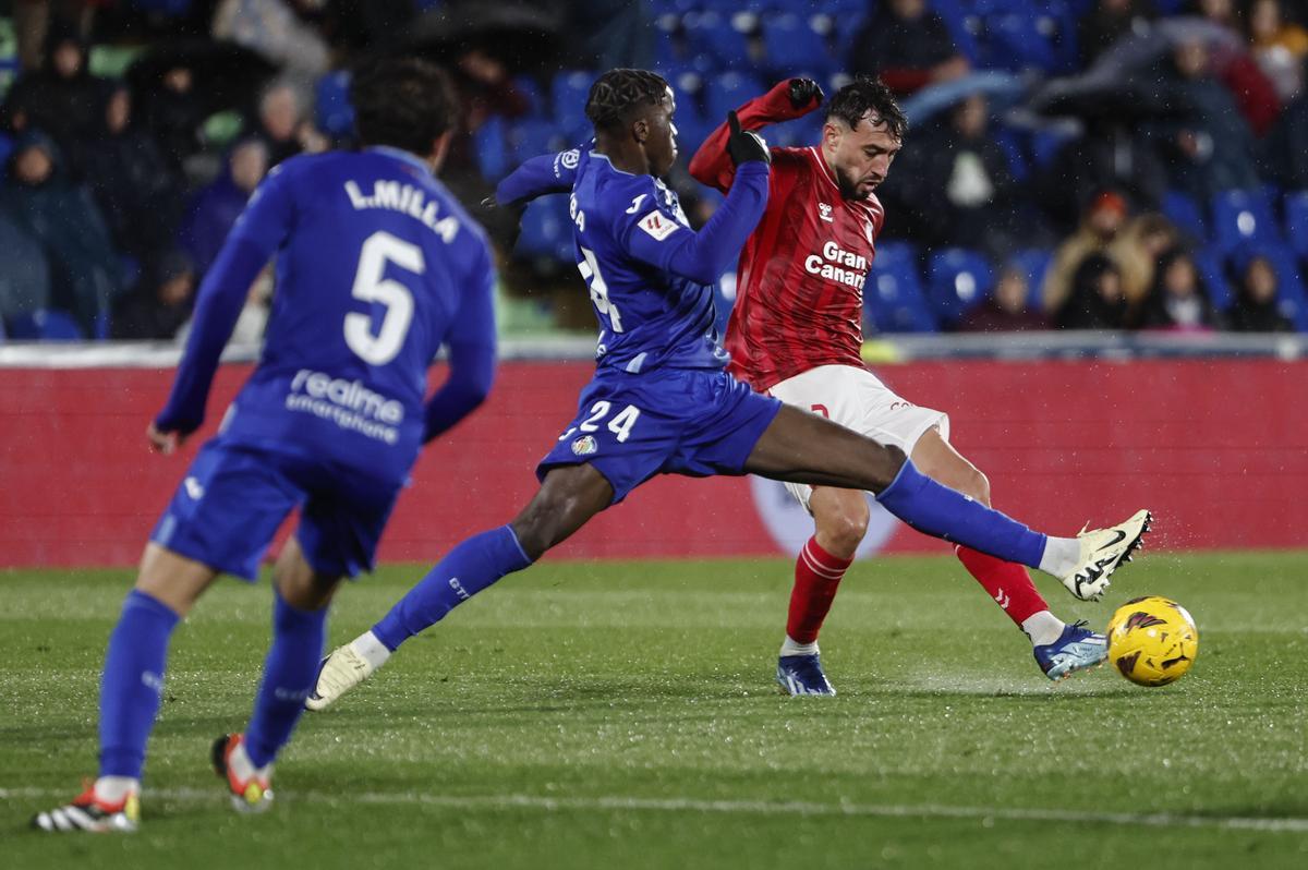 Sau giờ nghỉ, Las Palmas tiếp tục chơi hay và chung cuộc cầm hòa Getafe với tỷ số 3-3. Với kết quả này, Getafe đứng yên ở vị trí thứ 10, còn Las Palmas bay cao ở vị trí thứ 8.