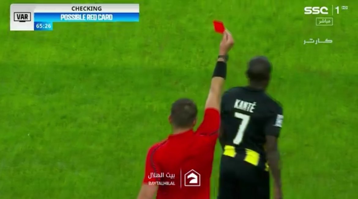 Thực tế, việc chơi ở vị trí tiền vệ trụ và chỉ mới hai lần bị đuổi trong sự nghiệp như Kante là điều hiếm thấy của làng túc cầu.