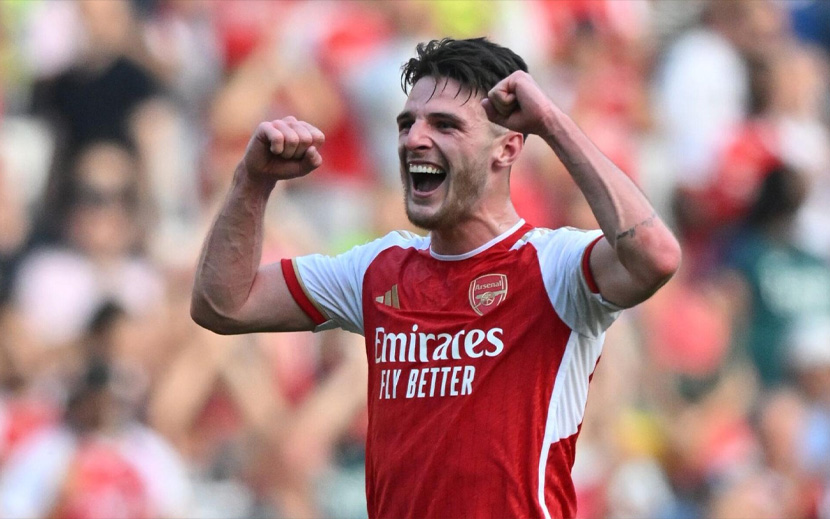 Tiền vệ: Declan Rice. Kể từ sau khi chuyển đến Arsenal, Rice đã khẳng định bản thân và chứng minh bản thân xứng đáng với từng xu mà đội chủ sân Emirates bỏ ra để chiêu mộ anh.