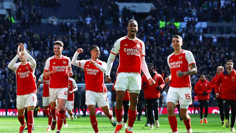 Arsenal hay, nhưng đối thủ của họ là một Man City quá già dơ.
