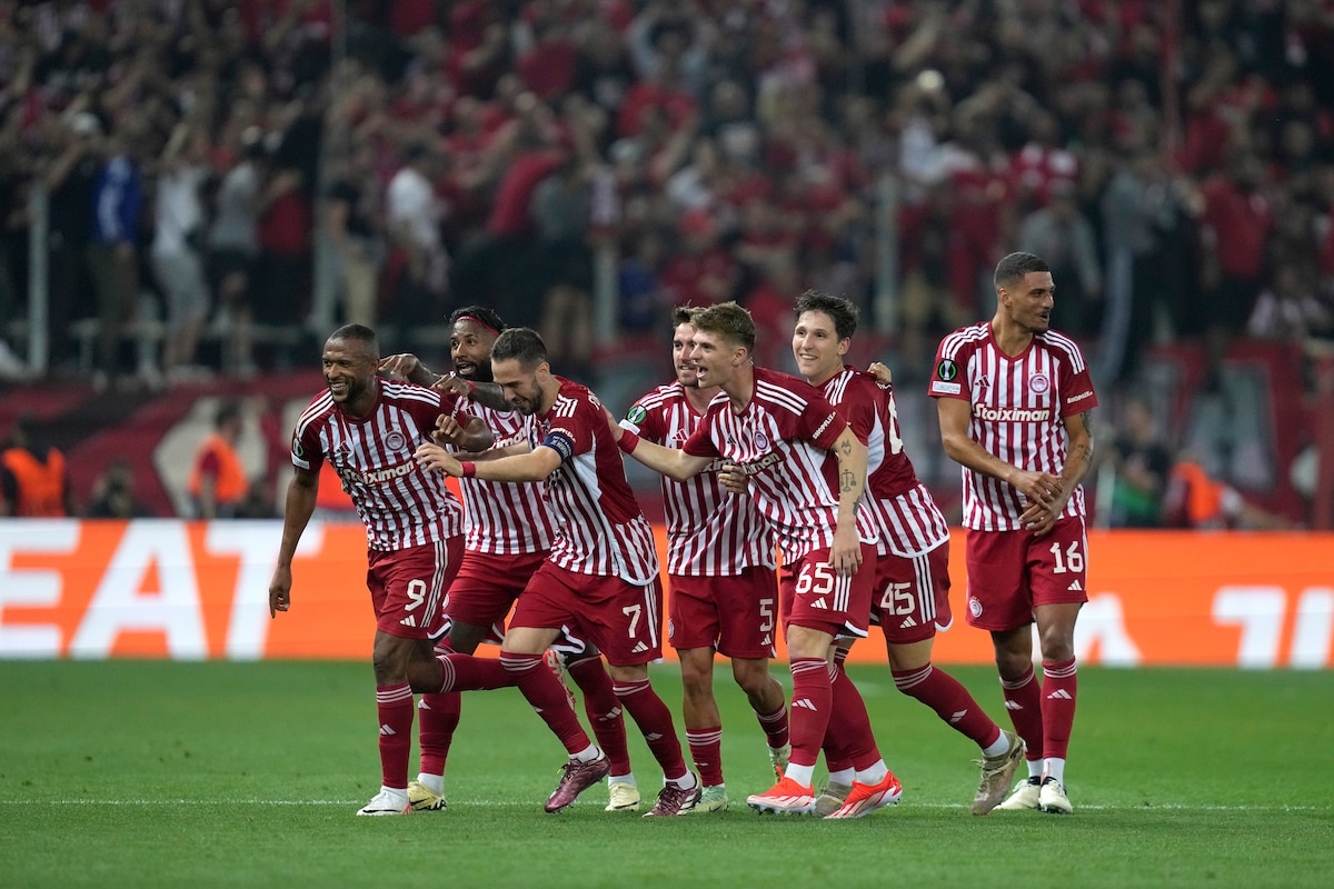 Aston Villa được đánh giá cao hơn nhưng lại nhận thất bại toàn diện, qua đó lỡ hẹn với trận chung kết cúp châu Âu đầu tiên kể từ năm 1983.