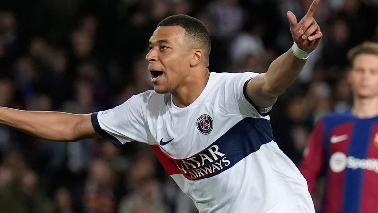 2. Kylian Mbappe - 27 bàn. Mbappe tiếp tục đóng vai trò cây săn bàn chủ lực trên hàng công PSG mùa giải năm nay với 27 bàn thắng ở Ligue 1.