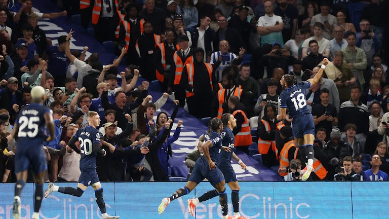 Sau giờ nghỉ, Chelsea tiếp tục nhân đôi cách biệt. Lần này người ghi bàn là Christopher Nkunku.