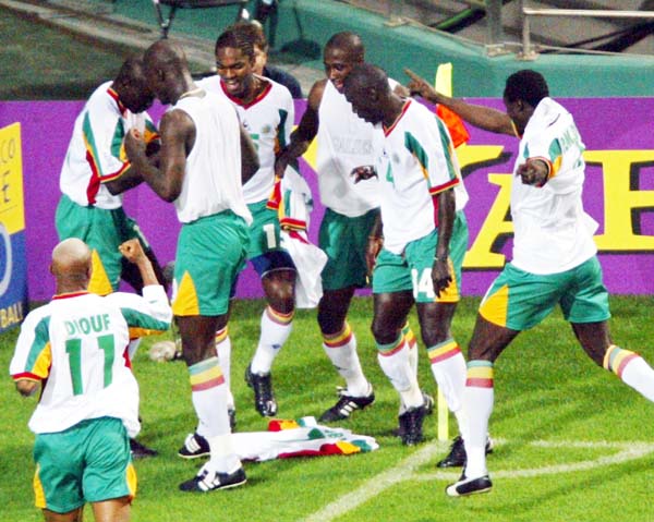 Nhiều người sẽ không quên hình ảnh ăn mừng của các cầu thủ Senegal trong trận đánh bại Pháp.