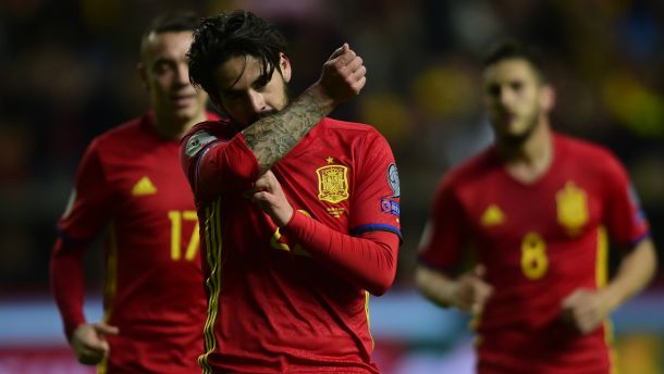 Có lẽ Isco còn đang mải mê với chức vô địch cùng Real.