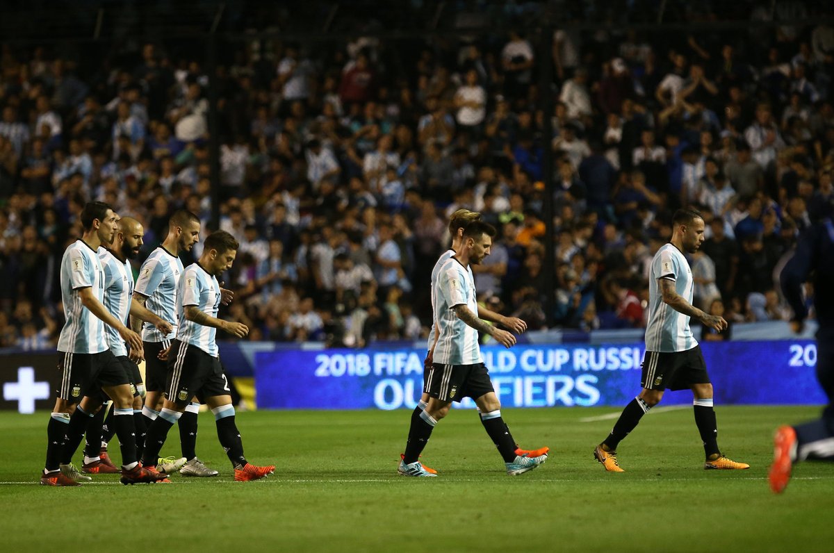 Messi đang bất lực và cô đơn ở ngôi nhà Argentina.