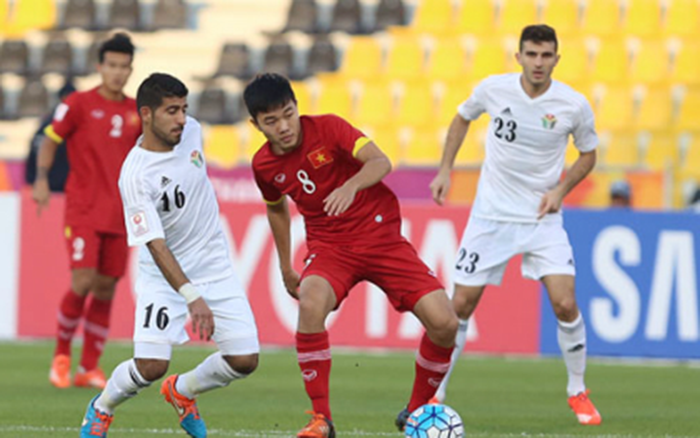 Tuy nhiên có lúc Xuân Trường lại chọn áo số 8.