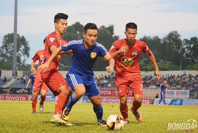 Quảng Nam FC mất điểm trên sân Tam Kỳ. Ảnh: Viết Định.